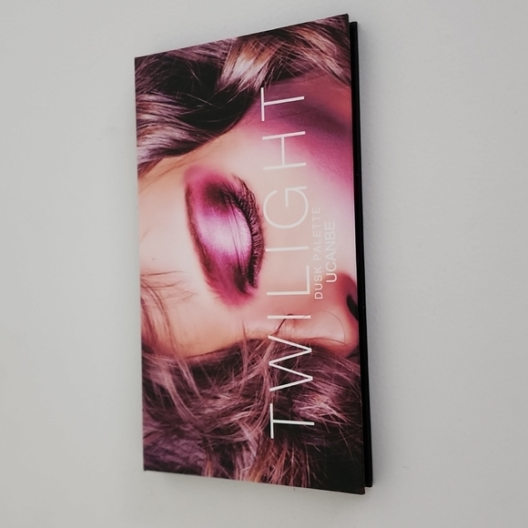 Eyeshadow palatte - Picture 1 of 2